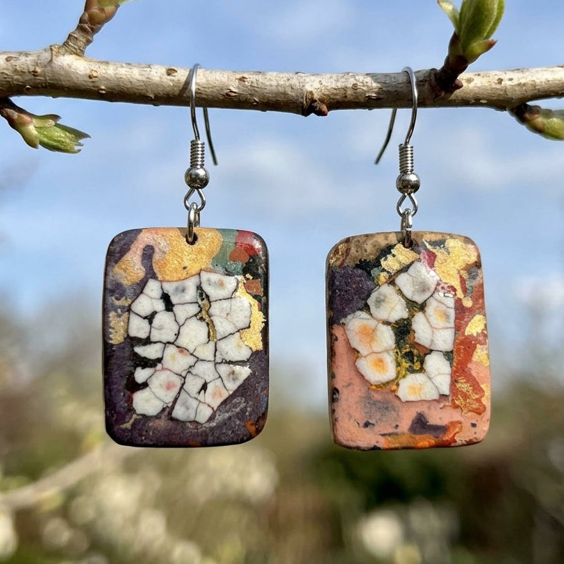 One-of-a-kind handcrafted earrings for woman made from coconut shell and eggshell Nova 02