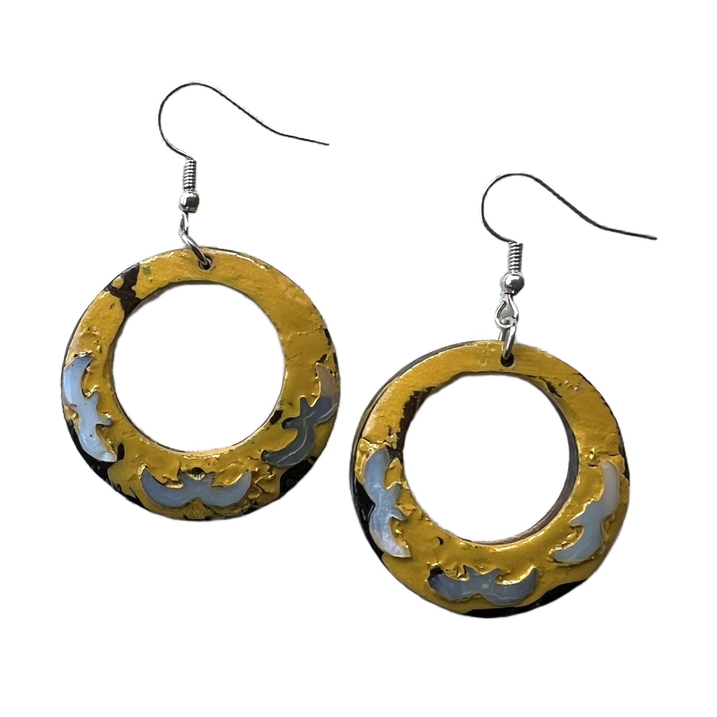 Fresh lacquer earrings with seashell NZ flora 01