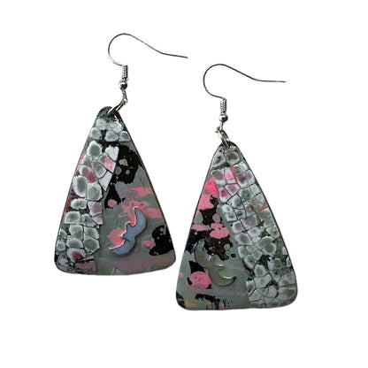 Lightweight earrings in triangular shape Auckland crystal 01